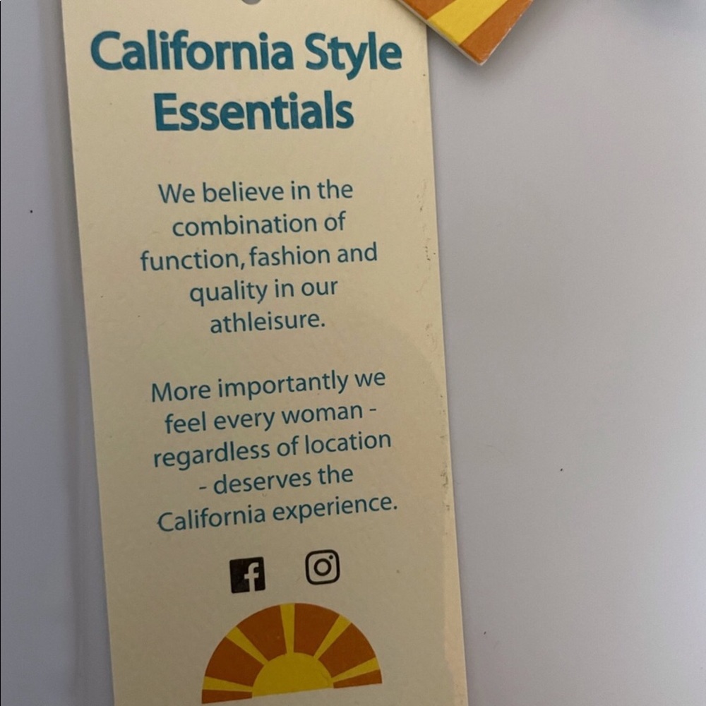 C&C California Sleeveless Drawstring Hoodie (NWT) - Picture 8 of 8
